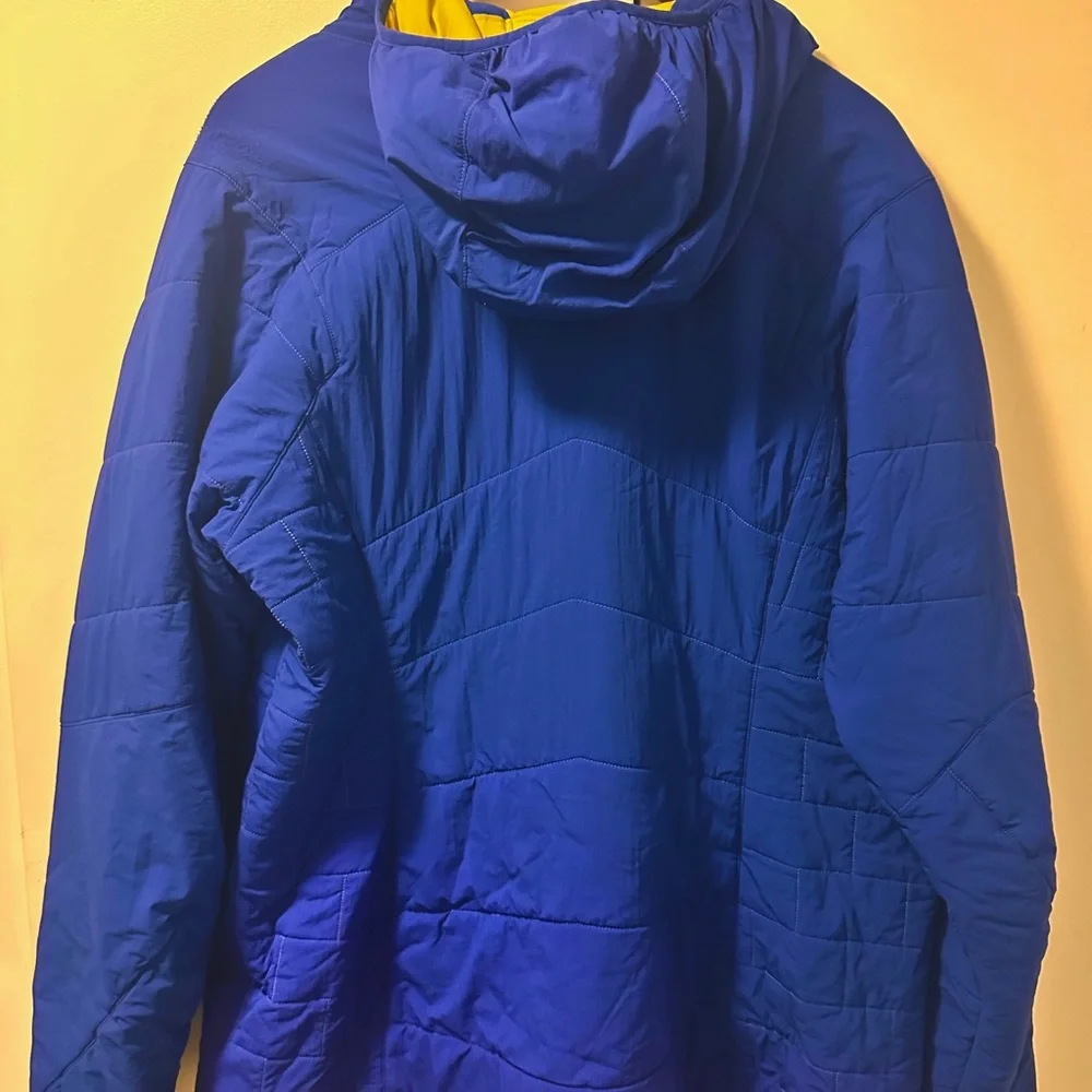 Patagonia Women’s XL Blue and Yellow Jacket - Picture 4 of 6